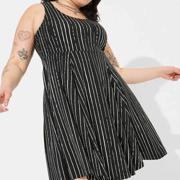 ❤️NWT VINTAGE TORRID NIGHTMARE BEFORE CHRISTMAS JACK & SALLY REVERSIBLE DRESS - Picture 2 of 13